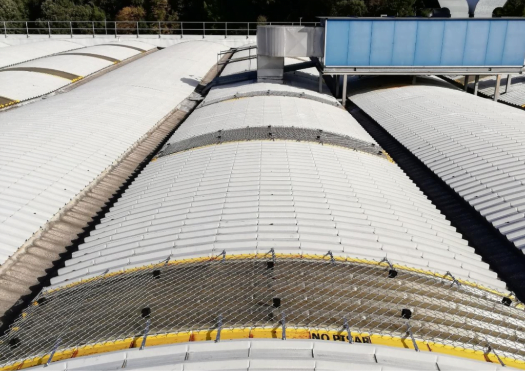 Malla de protección para paneles translúcidos